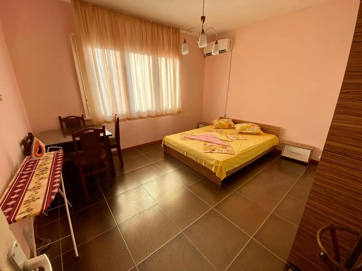 Apartment Asen Zlatarov Μπουργκάς 0*,